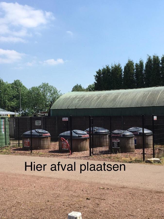 Ruime Chalet Midden In De Natuur In Lith Екстериор снимка